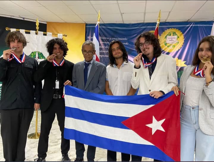 En este momento estás viendo Estudiante avileño obtiene medalla de plata en Olimpiada Centroamericana y del Caribe