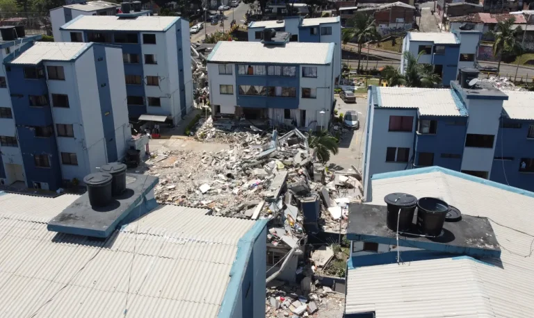 Suman 190 muertos y 1 679 heridos en ciudades capitales tras terremoto en Colombia