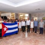 Cuba recibe a diplomáticos expulsados de Dominicana