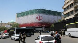 Irán descarta firmar acuerdos bajo amenazas militares