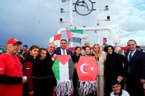 El cielo de Estambul se llena de cometas en solidaridad con Gaza