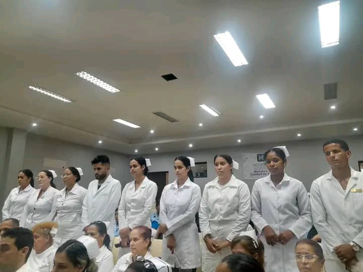 Lee más sobre el artículo Nuevos médicos y enfermeros inician su especialización en el hospital moronense