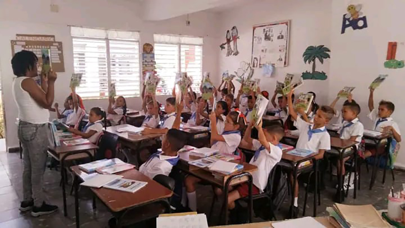 Lee más sobre el artículo Estudiantes de Primero de Enero vuelven a las aulas este septiembre