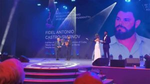 Recibe Fidel Antonio Castro Smirnov el premio mundial «Al Servicio de la Humanidad»