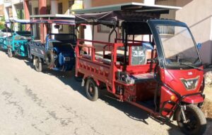 Triciclos y bicitaxis con motor acuden a inscribirse en Ciego de Ávila