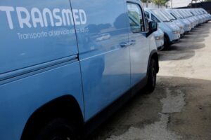Incorporan 44 vehículos eléctricos al transporte de cargas de Salud