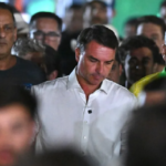 Flávio Bolsonaro llega a EEUU en abierto desacato a la justicia brasileña