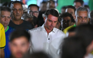 Flávio Bolsonaro llega a EEUU en abierto desacato a la justicia brasileña